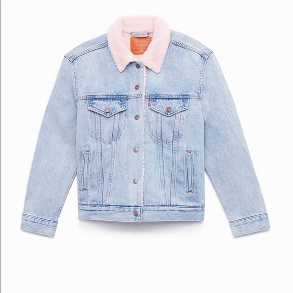 Levi's Jackets & Blazers - Levi’s Denim Jacket with Sherpa Collar !!
